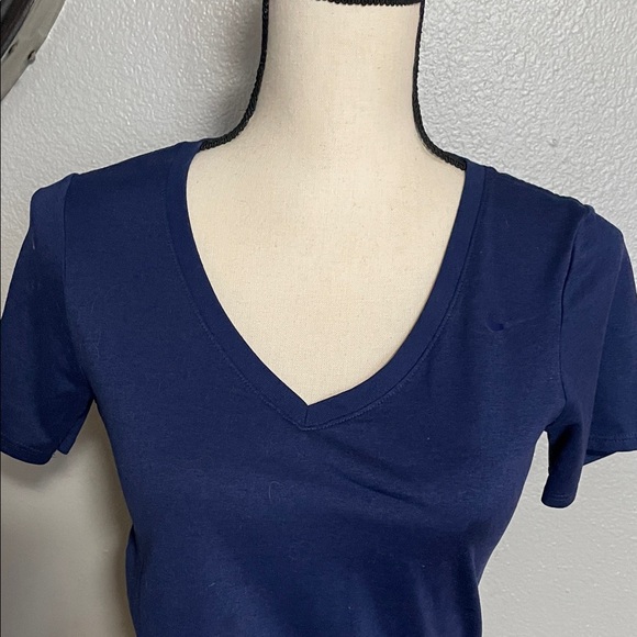 NIKE DRI-FIT ATHLETIC TEE SHORT SLEEVES  Navy V-Neck Women's Top - Picture 3 of 5